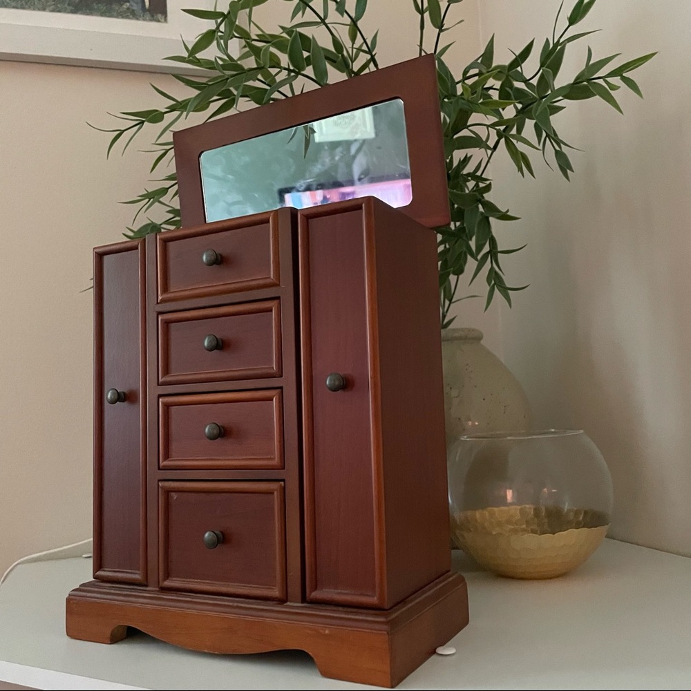 Jewelry Box/Storage - Picture 4 of 7